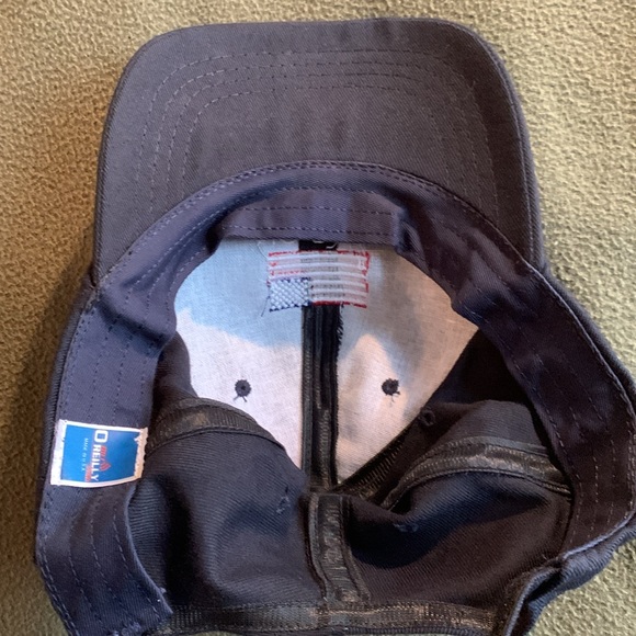 Bill O’Reilly No Spin navy hat with embroidered American flag. Velcro closure - Picture 5 of 5